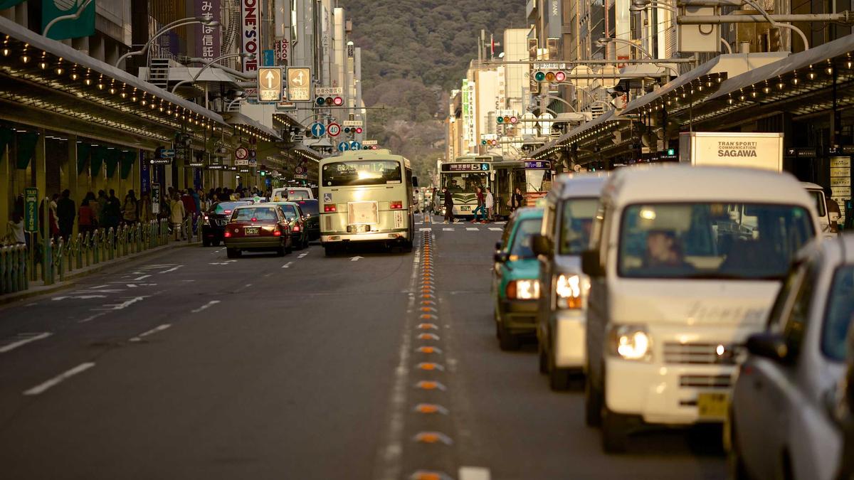 Lucid Unveils Turnaround Plan: $1.4B Savings & Robotaxi Expansion